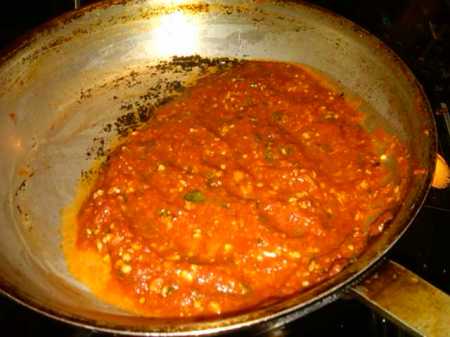Basic fresh tomato sauce